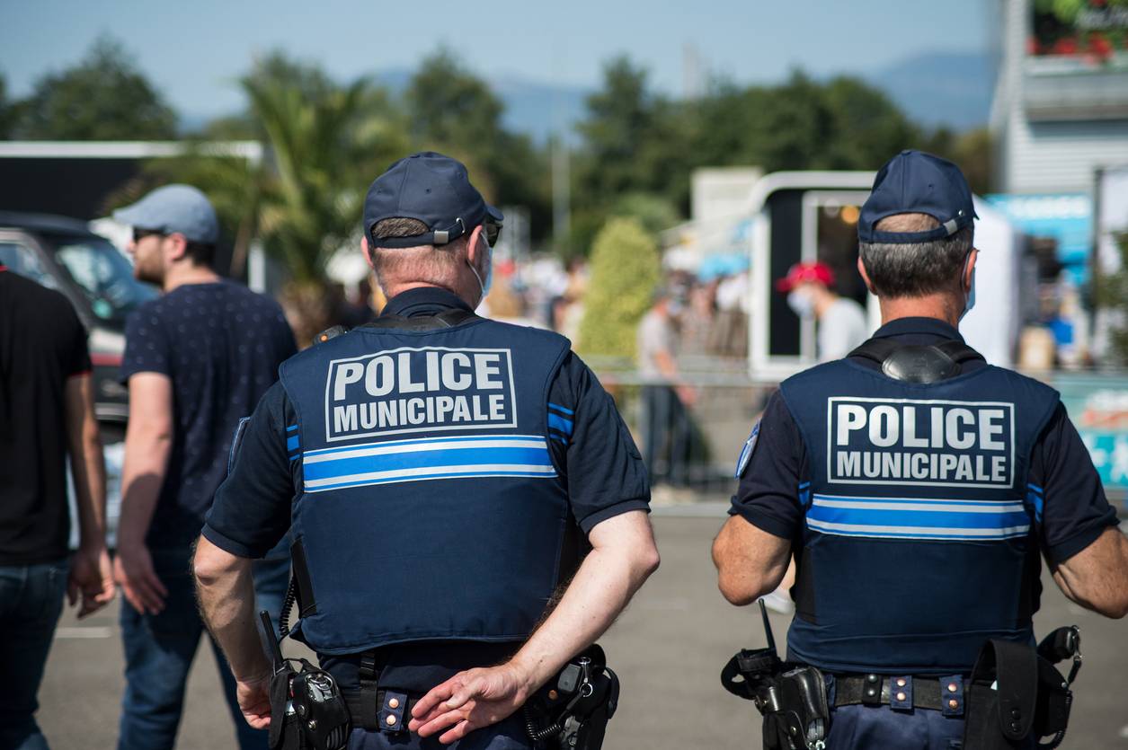 force de l'ordre policier municipal